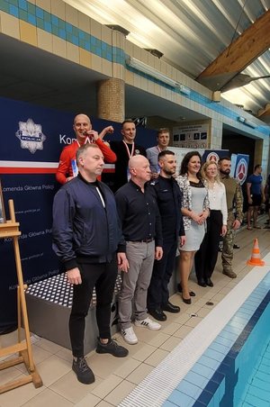 Policyjna kujawsko-pomorska drużyna znalazła się na podium w zawodach pływackich służb mundurowych