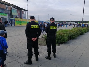 Patrol pieszy w rejonie stadionu.