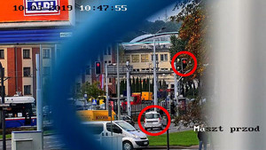 ujawnione na kamerze wykroczenie kierowcy polegające na wjechaniu na czerwonym świetle na skrzyżowanie