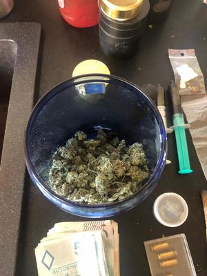 marihuana w misce